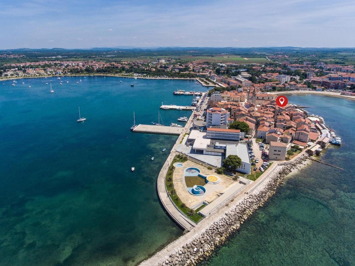 Old Town Apartments In Umag Exterior photo