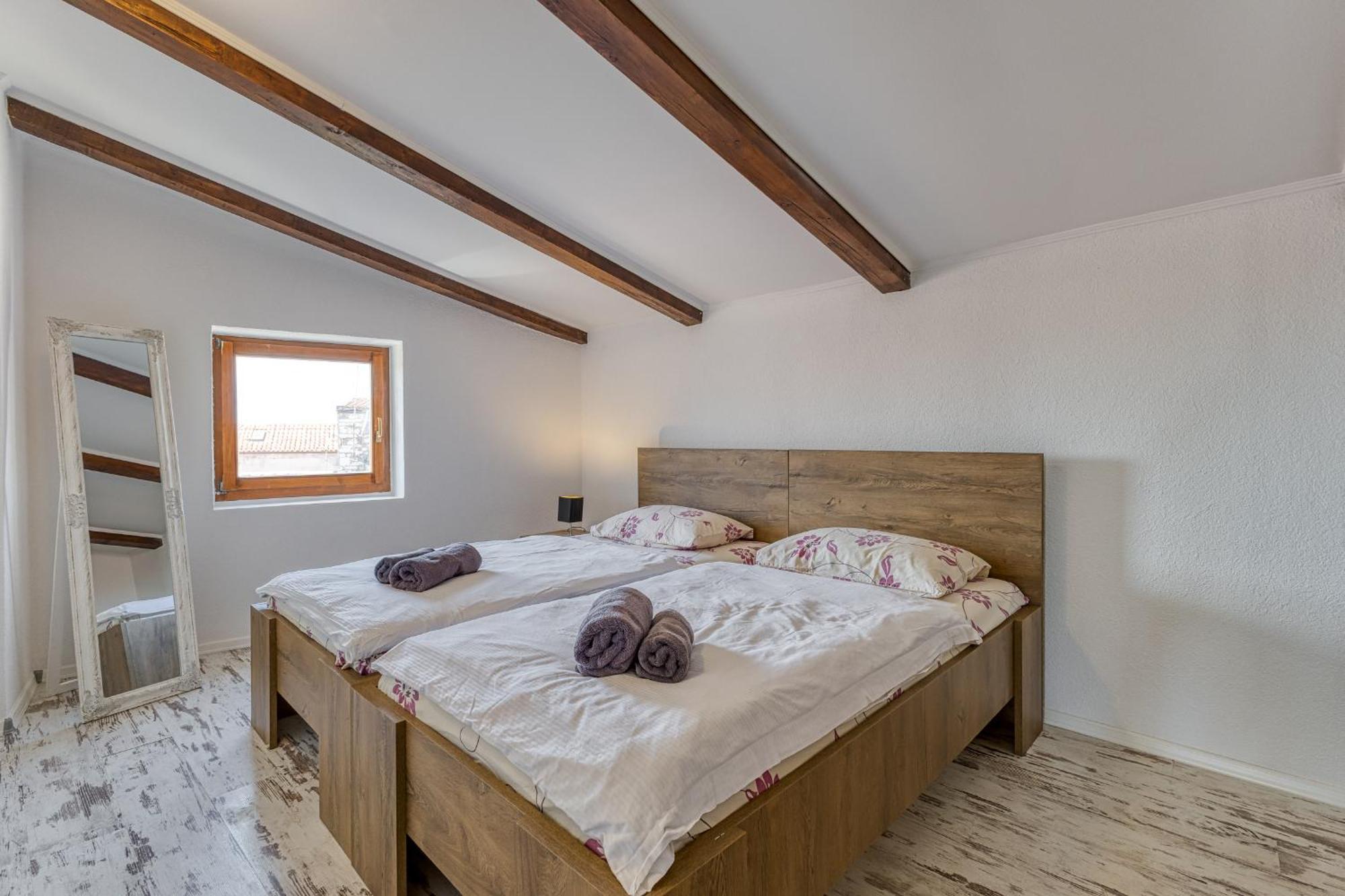 Old Town Apartments In Umag Exterior photo
