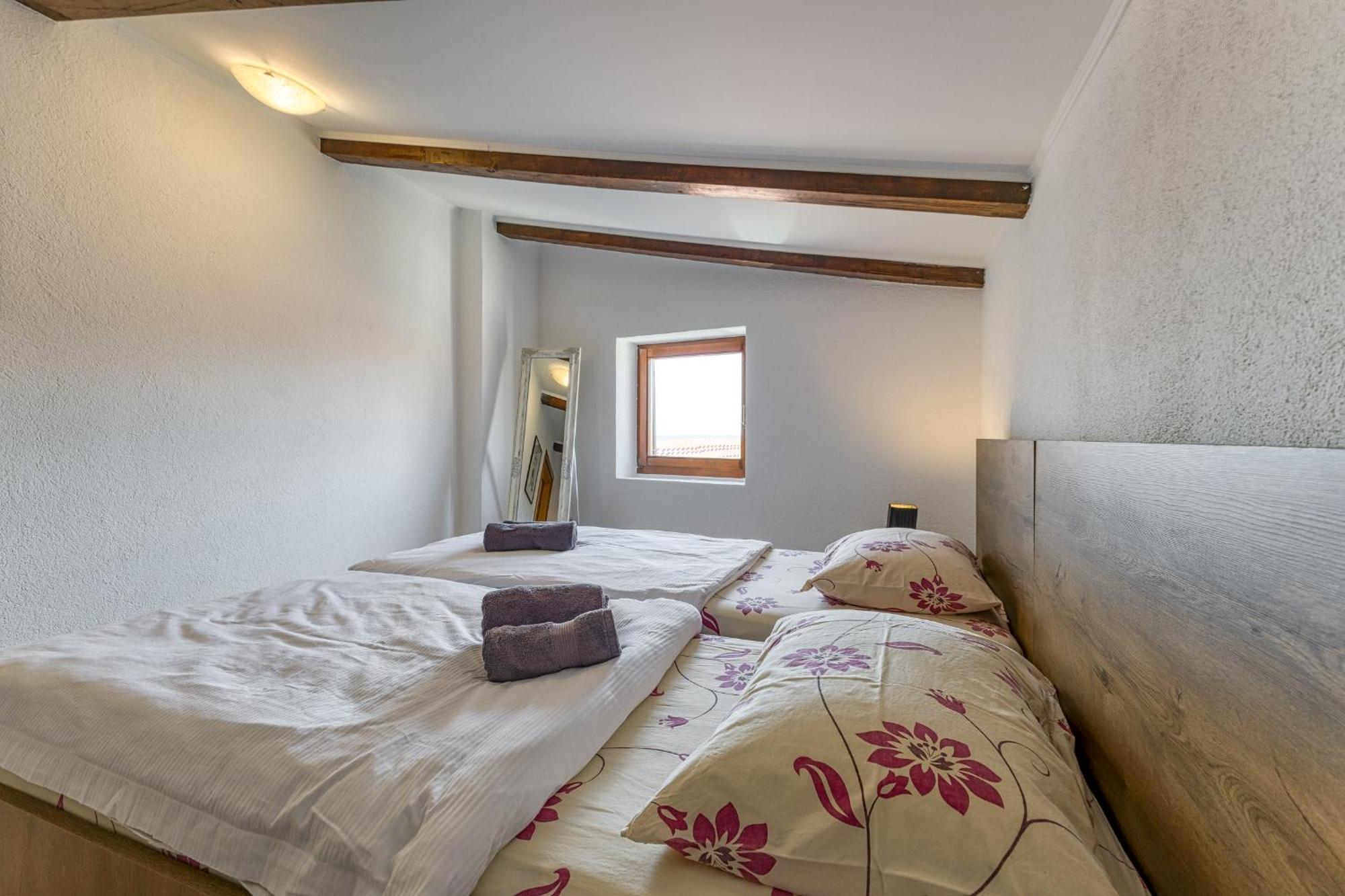 Old Town Apartments In Umag Exterior photo