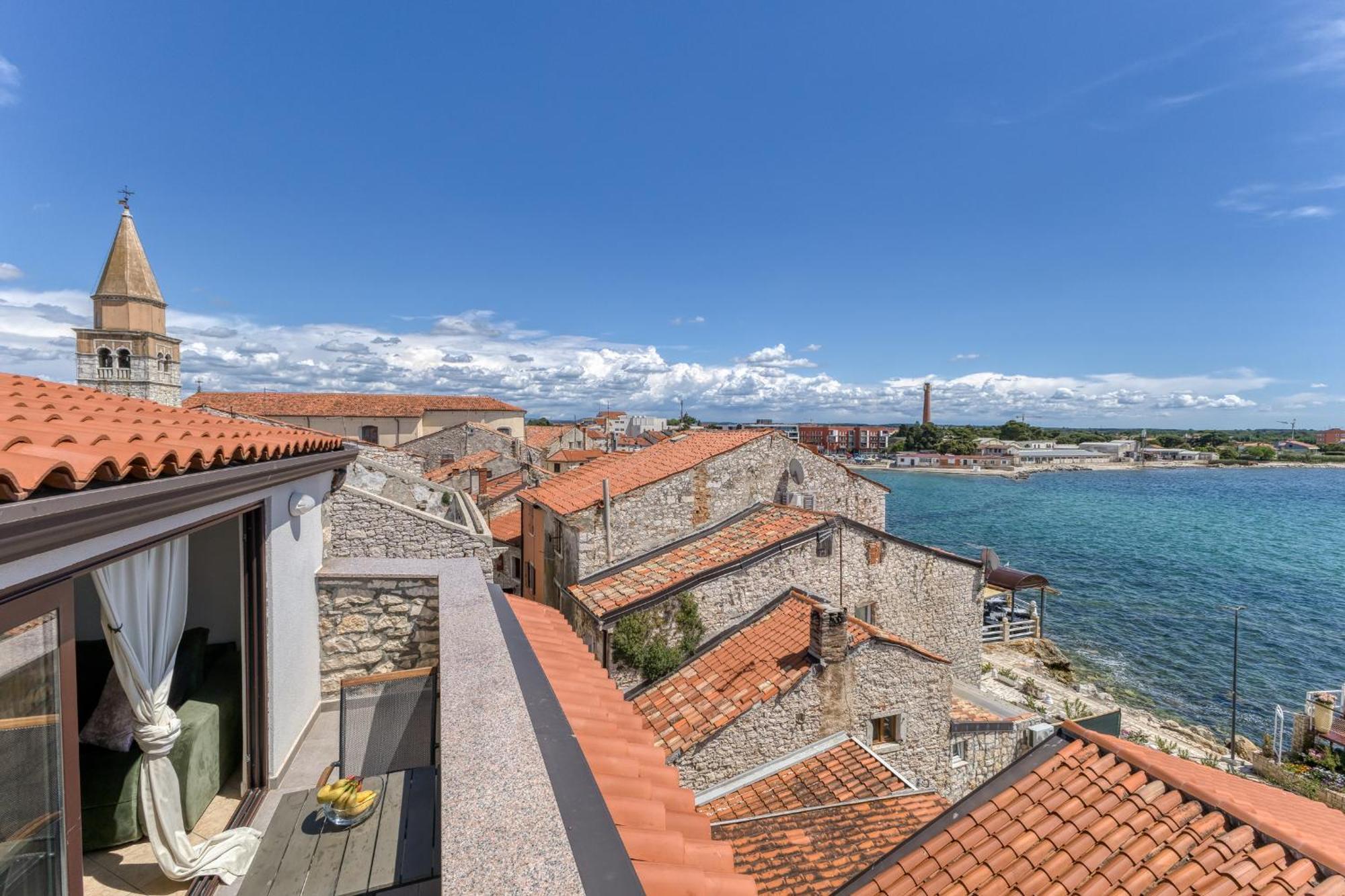 Old Town Apartments In Umag Exterior photo
