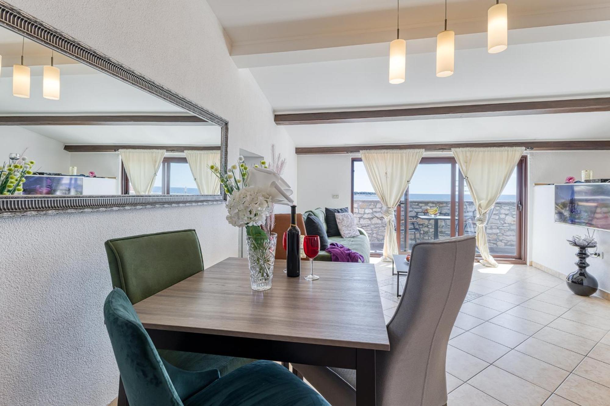 Old Town Apartments In Umag Exterior photo